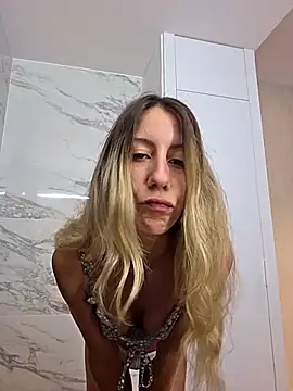 Snapshot of PetiteSecrets chatting on September 20, 7:53 am PetiteSecrets online show from September 20, 7:53 am