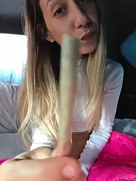 Snapshot of PetiteSecrets chatting on November 22, 12:37 pm PetiteSecrets online show from November 22, 12:37 pm