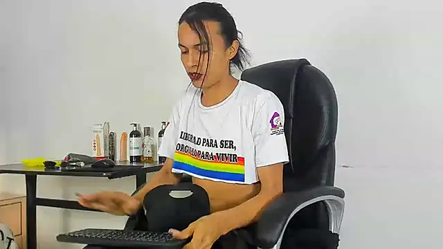 Aisha hotts777 online show from October 20, 3:07 am