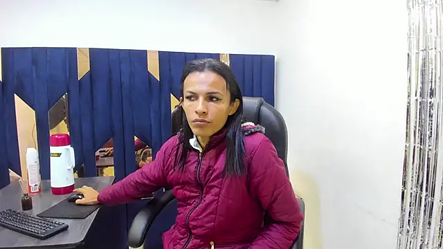 Aisha hotts777 online show from May 8, 3:12 am