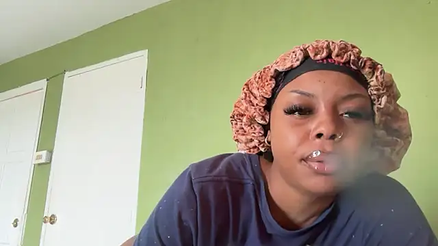 Liaprettygirl online show from March 23, 1:15 pm