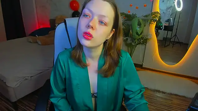 Lunar Lily online show from November 1, 5:31 am