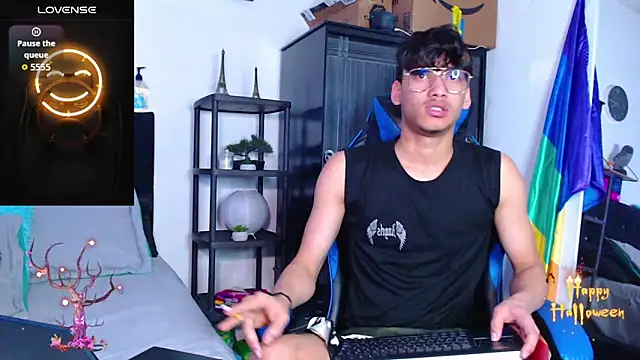 Gael Jones online show from October 12, 1:43 pm