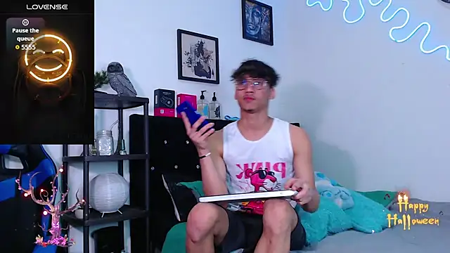 Gael Jones online show from October 23, 4:12 am