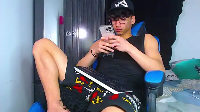 Gael Jones online show from February 5, 7:40 pm