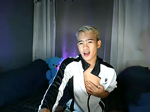 Snapshot of xx_topless chatting on November 12, 7:35 pm xx topless online show from November 12, 7:35 pm