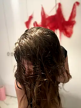 TenderLaGlamor online show from October 18, 5:25 pm