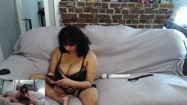 Snapshot of Mommybubbles2 chatting on January 19, 12:03 am Mommybubbles2 online show from January 19, 12:03 am