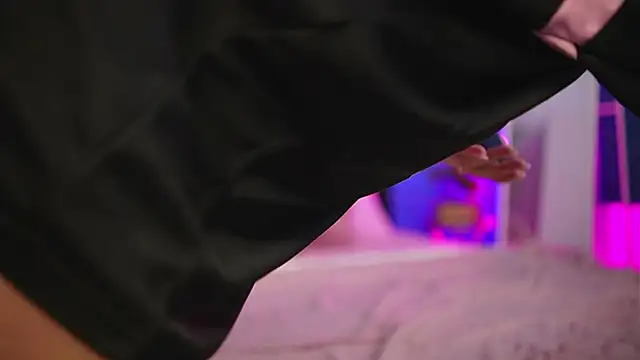 Snapshot of alexxisrae chatting on October 2, 5:47 am alexxisrae online show from October 2, 5:47 am