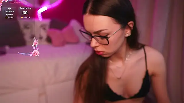 alexxisrae online show from March 6, 4:42 am