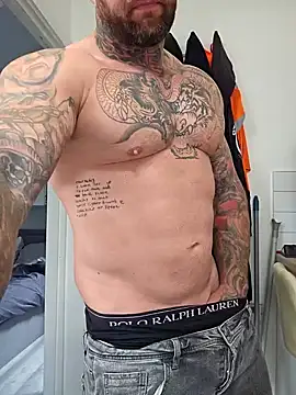 tattedmuscle1 online show from October 12, 11:09 am