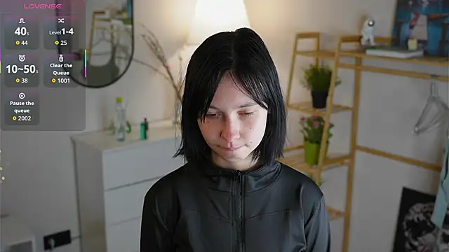 Snapshot of SuzanneHowse chatting on November 4, 4:33 am SuzanneHowse online show from November 4, 4:33 am