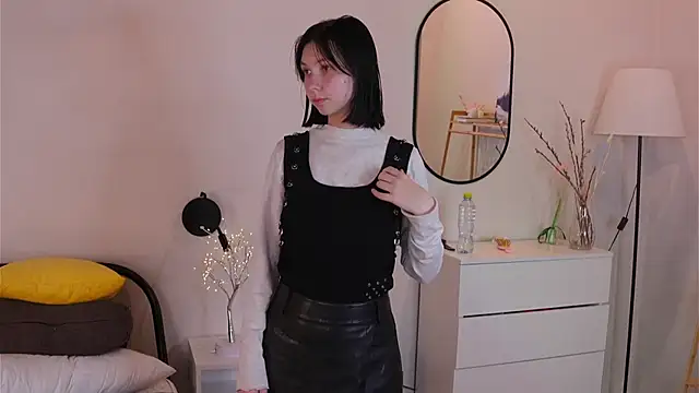 Snapshot of SuzanneHowse chatting on November 22, 7:40 am SuzanneHowse online show from November 22, 7:40 am