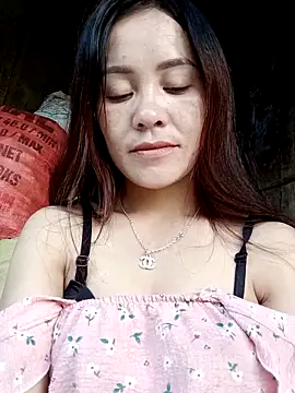 Snapshot of TinTim02 chatting on October 18, 9:32 am TinTim02 online show from October 18, 9:32 am