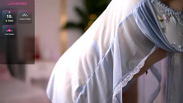 RebeccaRese online show from March 18, 9:23 am