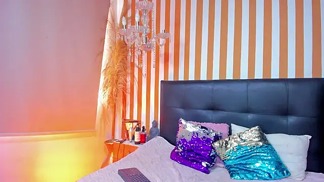 LunaToledo online show from February 4, 2:34 pm