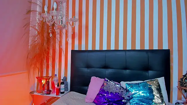 LunaToledo online show from February 10, 1:37 pm