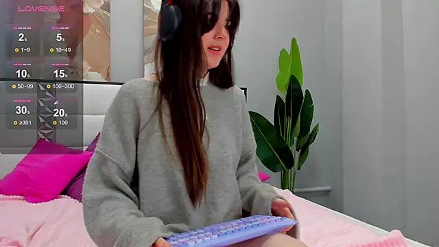 CloveDia online show from October 5, 5:06 am