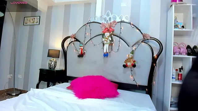 MiaAmore  online show from December 17, 3:29 pm