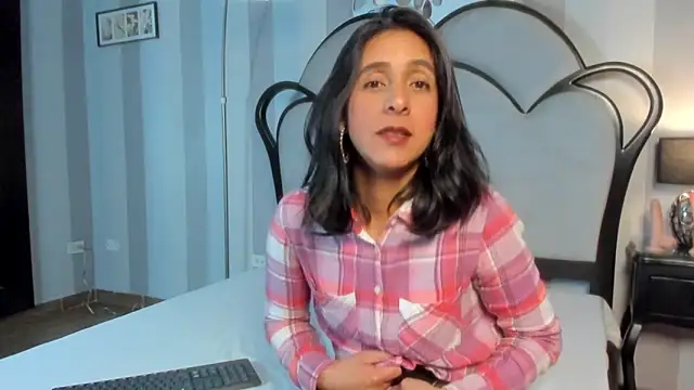 Snapshot of MiaAmore_ chatting on February 19, 7:32 pm MiaAmore online show from February 19, 7:32 pm