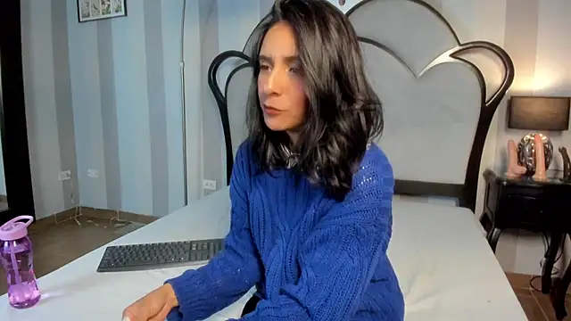 Snapshot of MiaAmore_ chatting on February 20, 6:52 pm MiaAmore online show from February 20, 6:52 pm