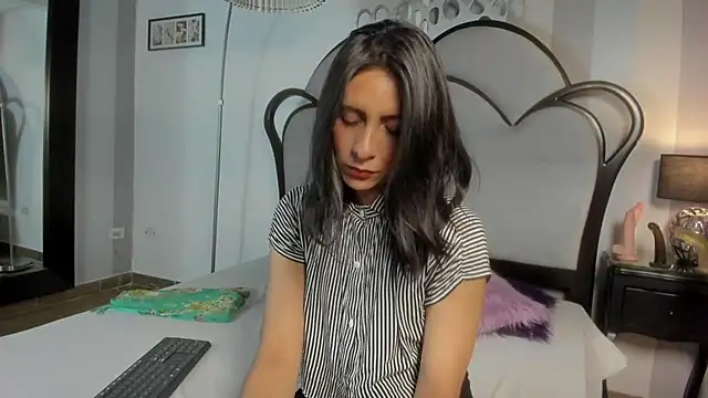 Snapshot of MiaAmore_ chatting on March 28, 7:13 pm MiaAmore online show from March 28, 7:13 pm