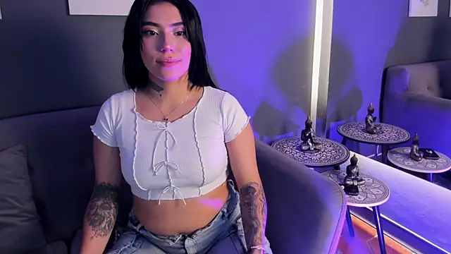 Snapshot of emy_williams chatting on January 11, 1:49 pm emy williams online show from January 11, 1:49 pm