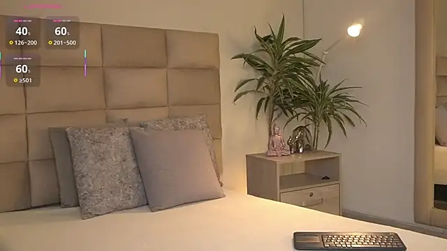 Snapshot of SophieCollins_1 chatting on May 8, 11:48 am SophieCollins 1 online show from May 8, 11:48 am