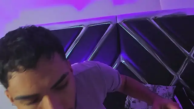 Snapshot of AlekRuizx chatting on September 19, 1:45 pm AlekRuizx online show from September 19, 1:45 pm