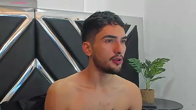 Snapshot of AlekRuizx chatting on September 23, 5:49 pm AlekRuizx online show from September 23, 5:49 pm