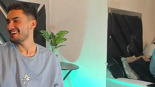 Snapshot of AlekRuizx chatting on September 25, 4:27 am AlekRuizx online show from September 25, 4:27 am