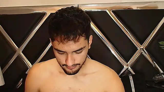 Snapshot of AlekRuizx chatting on September 29, 3:00 am AlekRuizx online show from September 29, 3:00 am