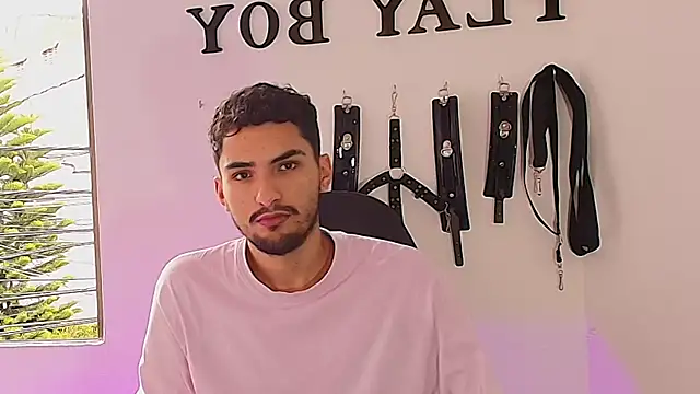 Snapshot of AlekRuizx chatting on September 30, 4:56 pm AlekRuizx online show from September 30, 4:56 pm