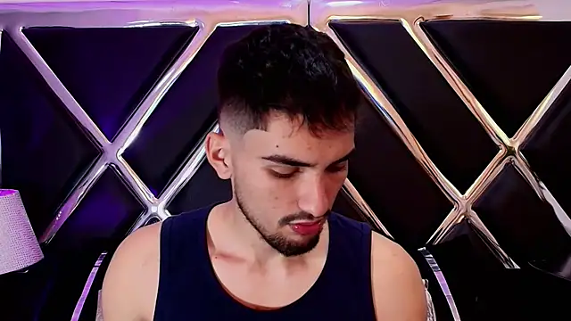 Snapshot of AlekRuizx chatting on October 6, 3:37 am AlekRuizx online show from October 6, 3:37 am