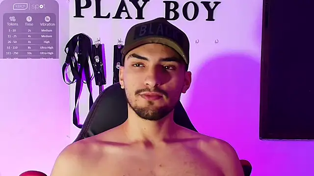 Snapshot of AlekRuizx chatting on October 9, 5:05 am AlekRuizx online show from October 9, 5:05 am