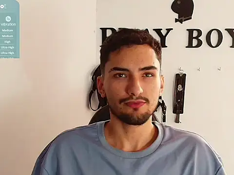 Snapshot of AlekRuizx chatting on October 10, 2:27 pm AlekRuizx online show from October 10, 2:27 pm