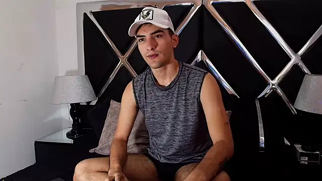 Snapshot of AlekRuizx chatting on October 24, 7:21 pm AlekRuizx online show from October 24, 7:21 pm