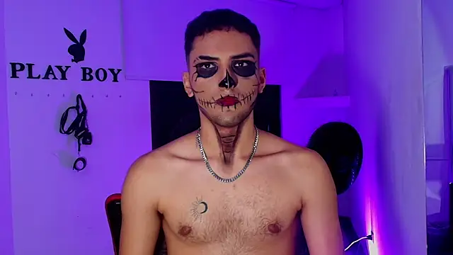 Snapshot of AlekRuizx chatting on November 1, 12:01 am AlekRuizx online show from November 1, 12:01 am