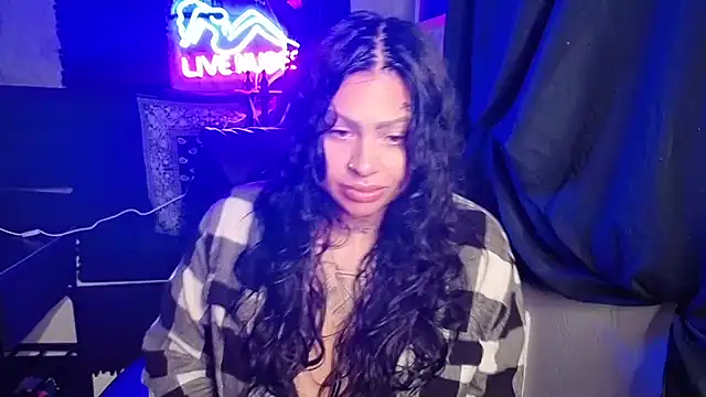 Snapshot of chicanachic13 chatting on January 6, 7:12 am chicanachic13 online show from January 6, 7:12 am