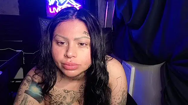 Snapshot of chicanachic13 chatting on January 18, 7:56 am chicanachic13 online show from January 18, 7:56 am