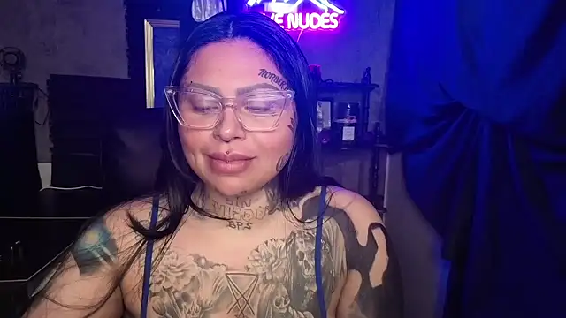 Snapshot of chicanachic13 chatting on February 7, 1:09 am chicanachic13 online show from February 7, 1:09 am