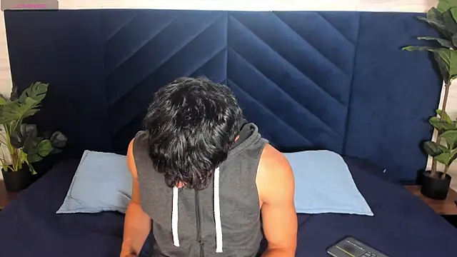 AustinJones  online show from January 17, 7:28 pm