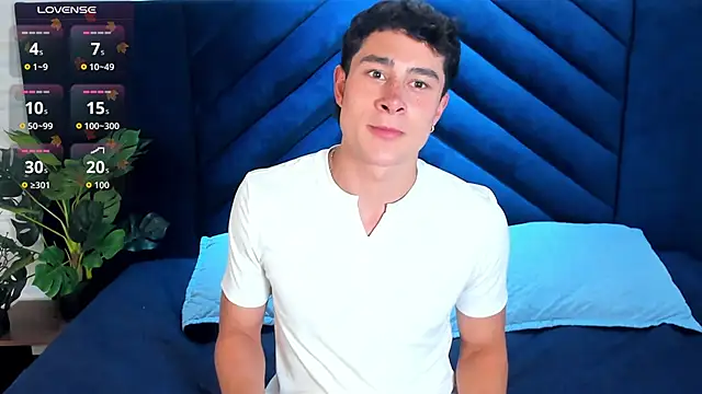 AustinJones  online show from February 25, 7:45 pm