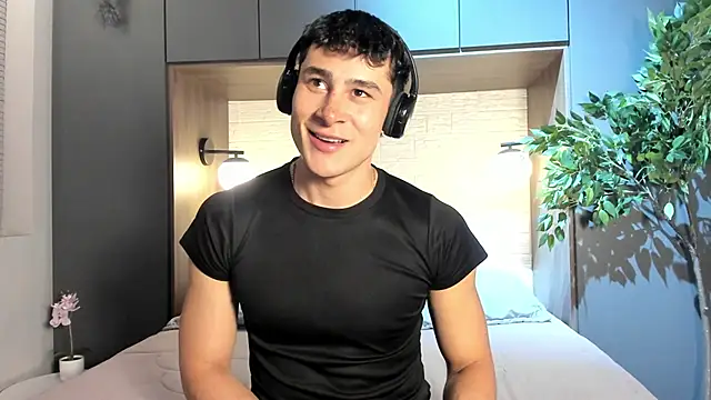 AustinJones  online show from April 4, 7:22 pm