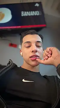 Troye Williams online show from March 30, 11:28 pm