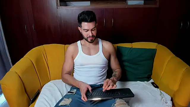 ZarekFox online show from October 4, 2:15 pm