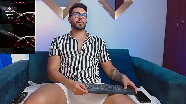 ZarekFox online show from October 15, 7:25 pm