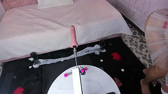 HOT EMIILY  online show from October 25, 11:51 am