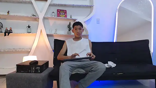 BEAUTY BOYS1 online show from November 7, 7:08 am