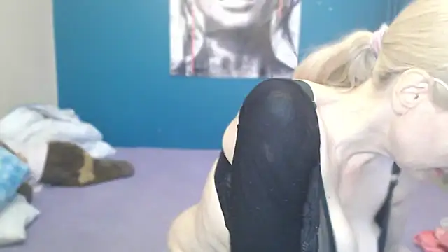 NADINNNE online show from February 23, 8:33 am